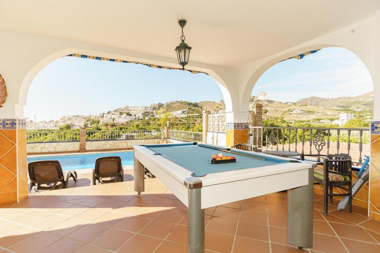 نيرخا Villa Triana المظهر الخارجي الصورة