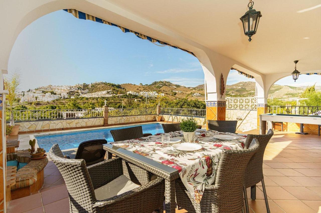 نيرخا Villa Triana المظهر الخارجي الصورة