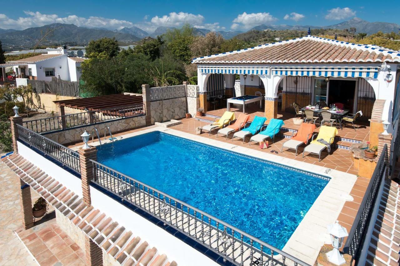 نيرخا Villa Triana المظهر الخارجي الصورة